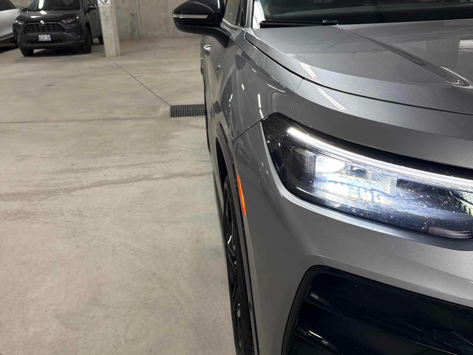 VW Tiguan R Line Black Edition / CARFAX / АВТОКРЕДИТ , снимка 15 - Автомобили и джипове - 56116665