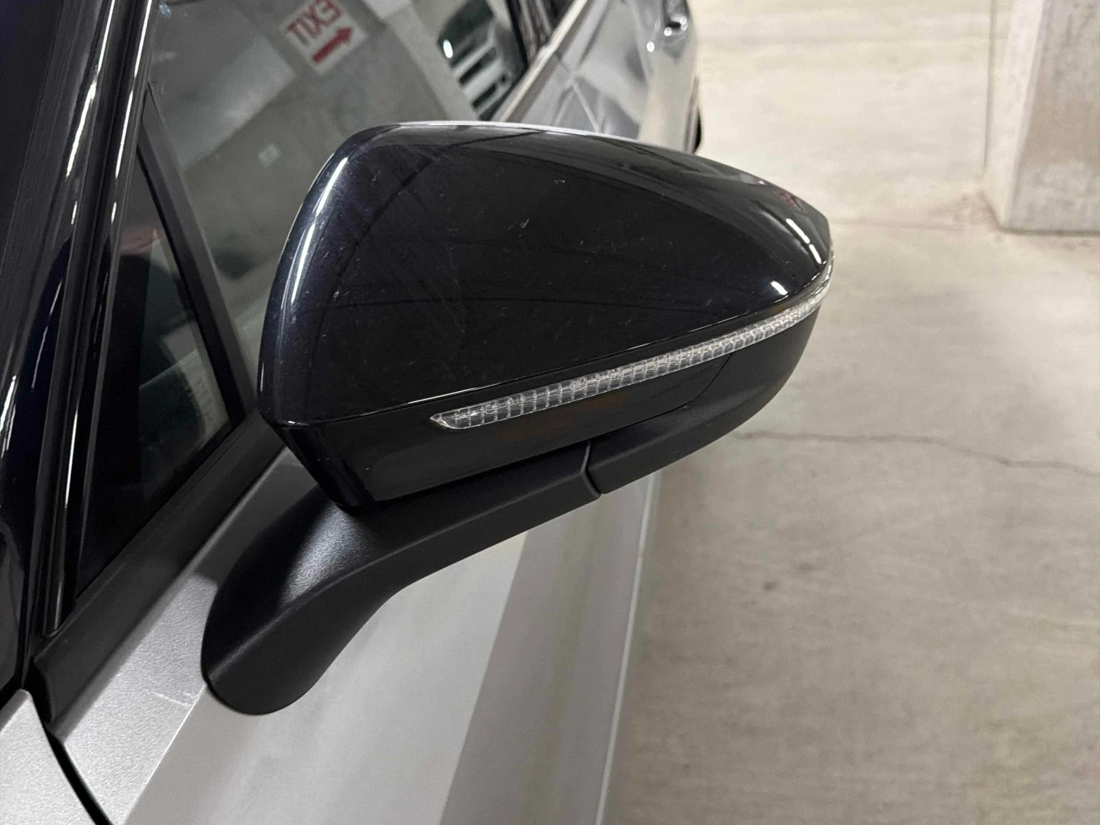 VW Tiguan R Line Black Edition / CARFAX / АВТОКРЕДИТ , снимка 11 - Автомобили и джипове - 56116665