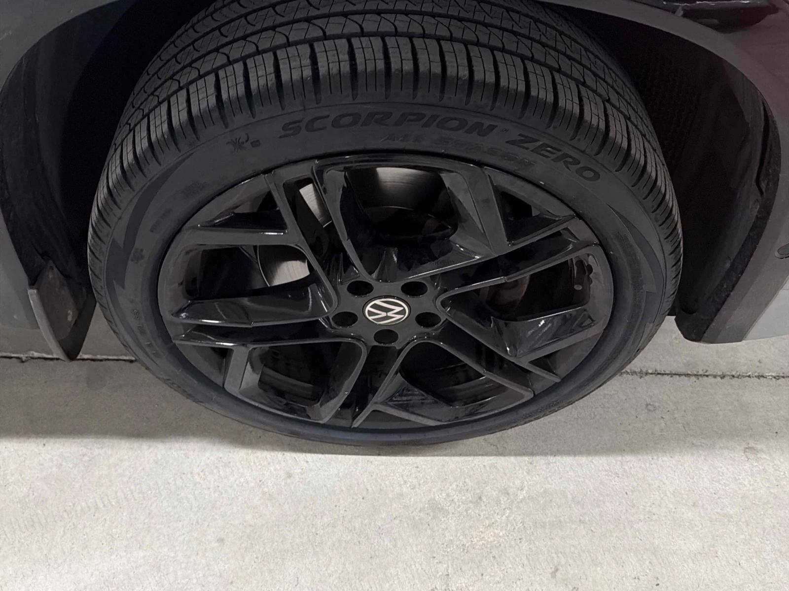 VW Tiguan R Line Black Edition / CARFAX / АВТОКРЕДИТ , снимка 7 - Автомобили и джипове - 56116665