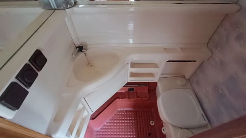 Каравана Hobby 450, снимка 11 - Каравани и кемпери - 53424289