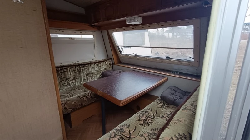 Каравана Hobby 450, снимка 8 - Каравани и кемпери - 53424289