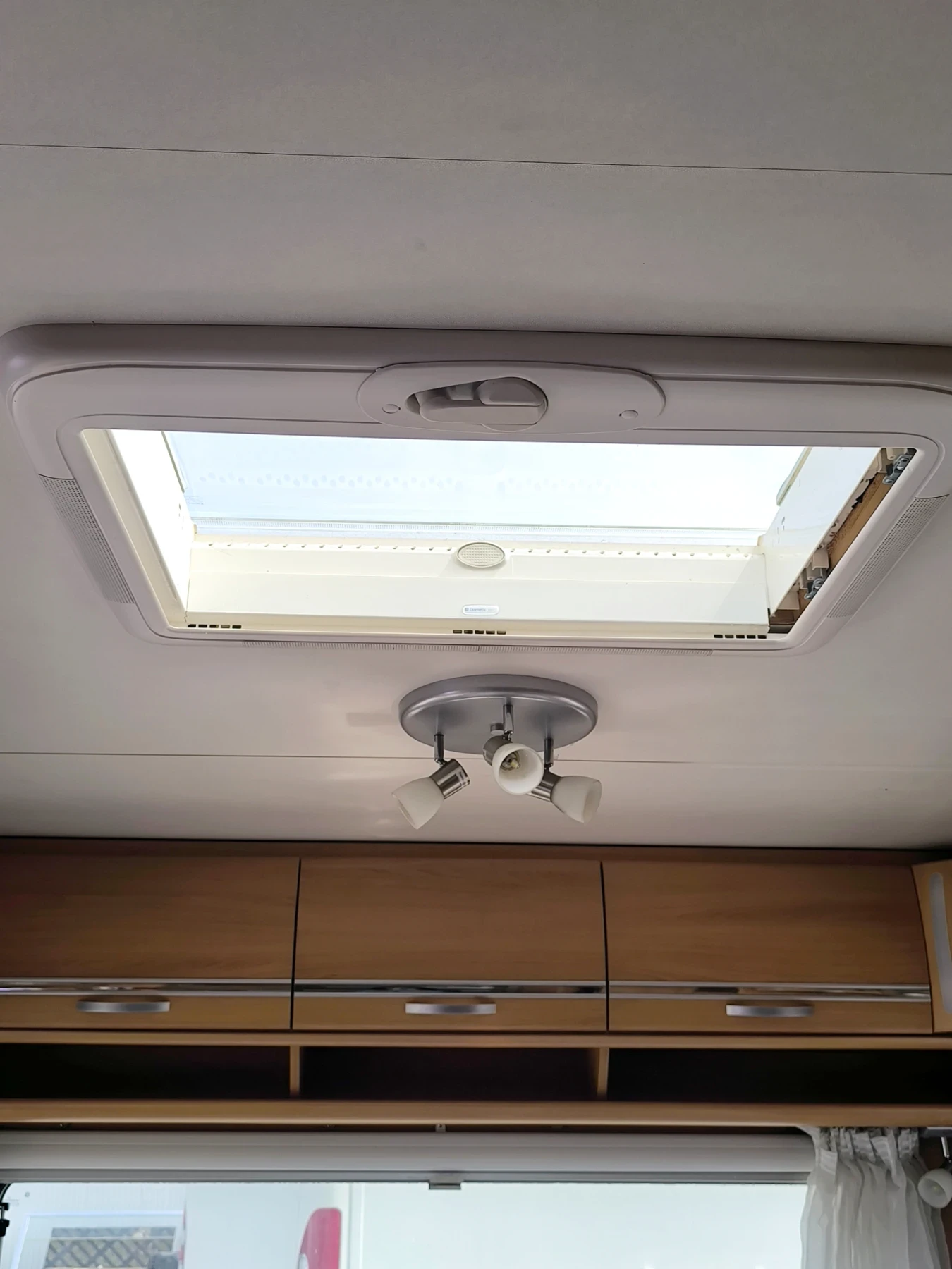 Каравана Dethleffs, снимка 8 - Каравани и кемпери - 54222736