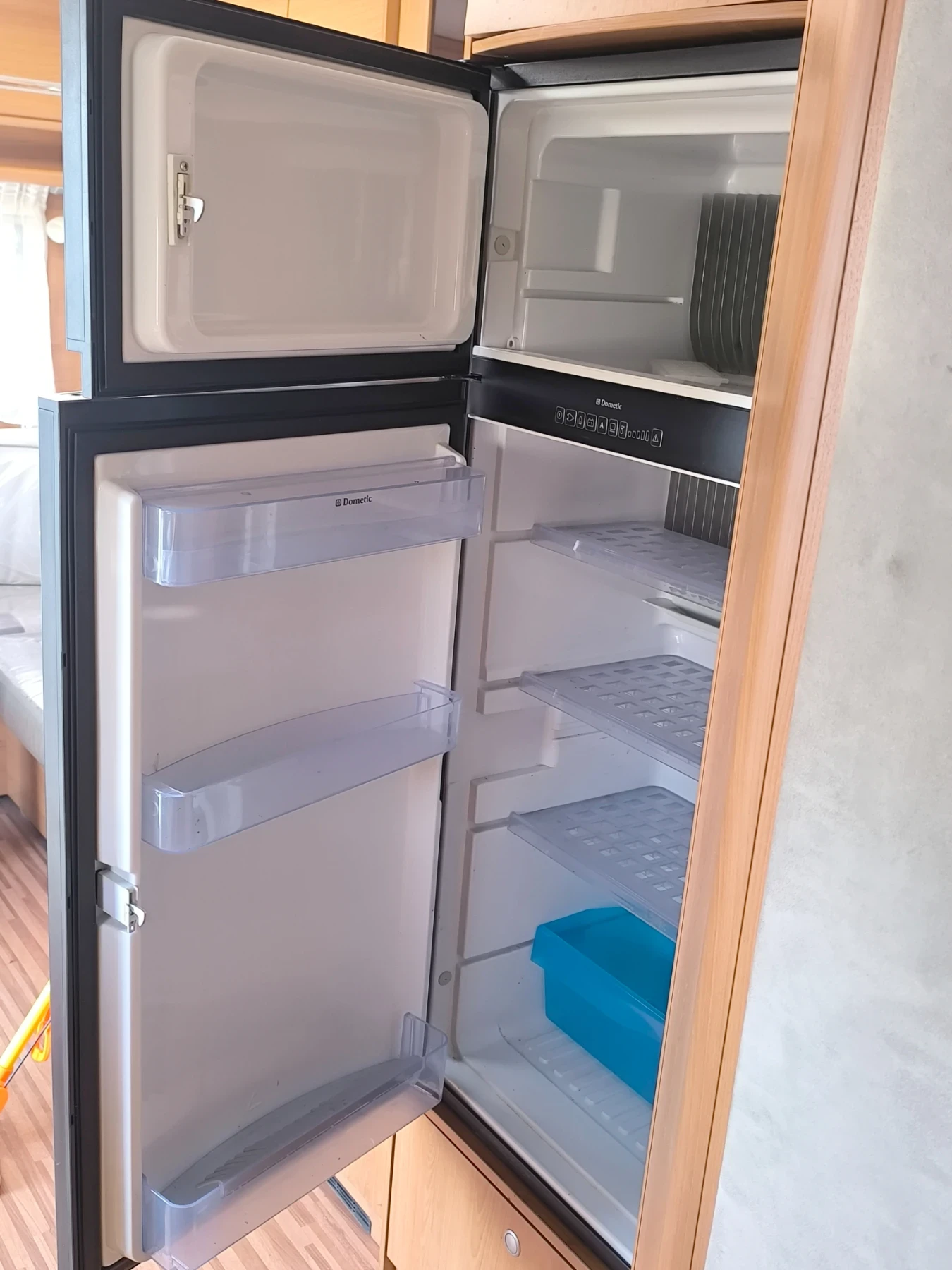 Каравана Dethleffs, снимка 12 - Каравани и кемпери - 54222736