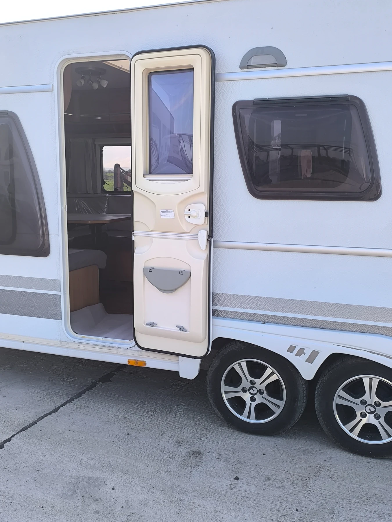 Каравана Dethleffs, снимка 6 - Каравани и кемпери - 54222736