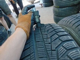 Гуми Зимни 235/60R16, снимка 3