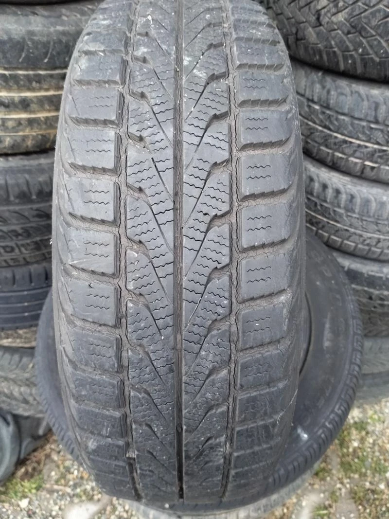 Гуми Зимни 185/60R14, снимка 1 - Гуми и джанти - 35270306