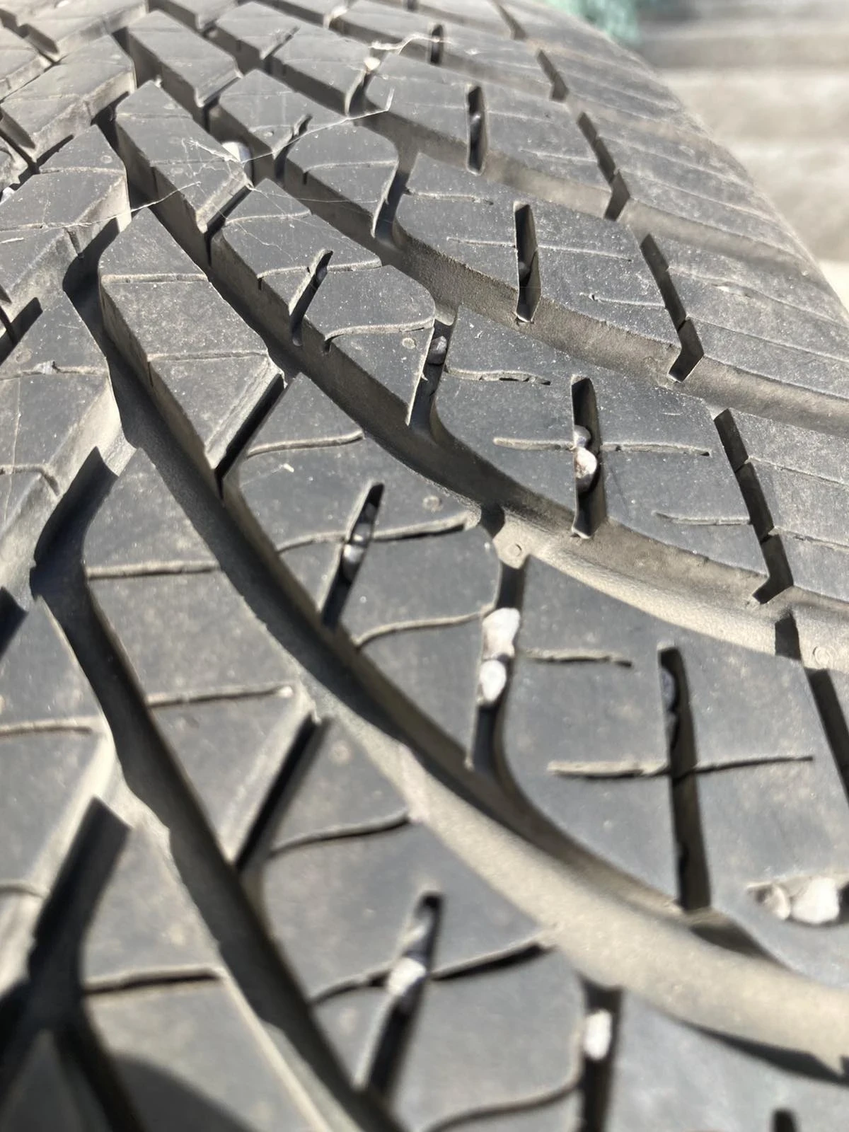 Гуми Всесезонни 195/65R15, снимка 2 - Гуми и джанти - 54723342