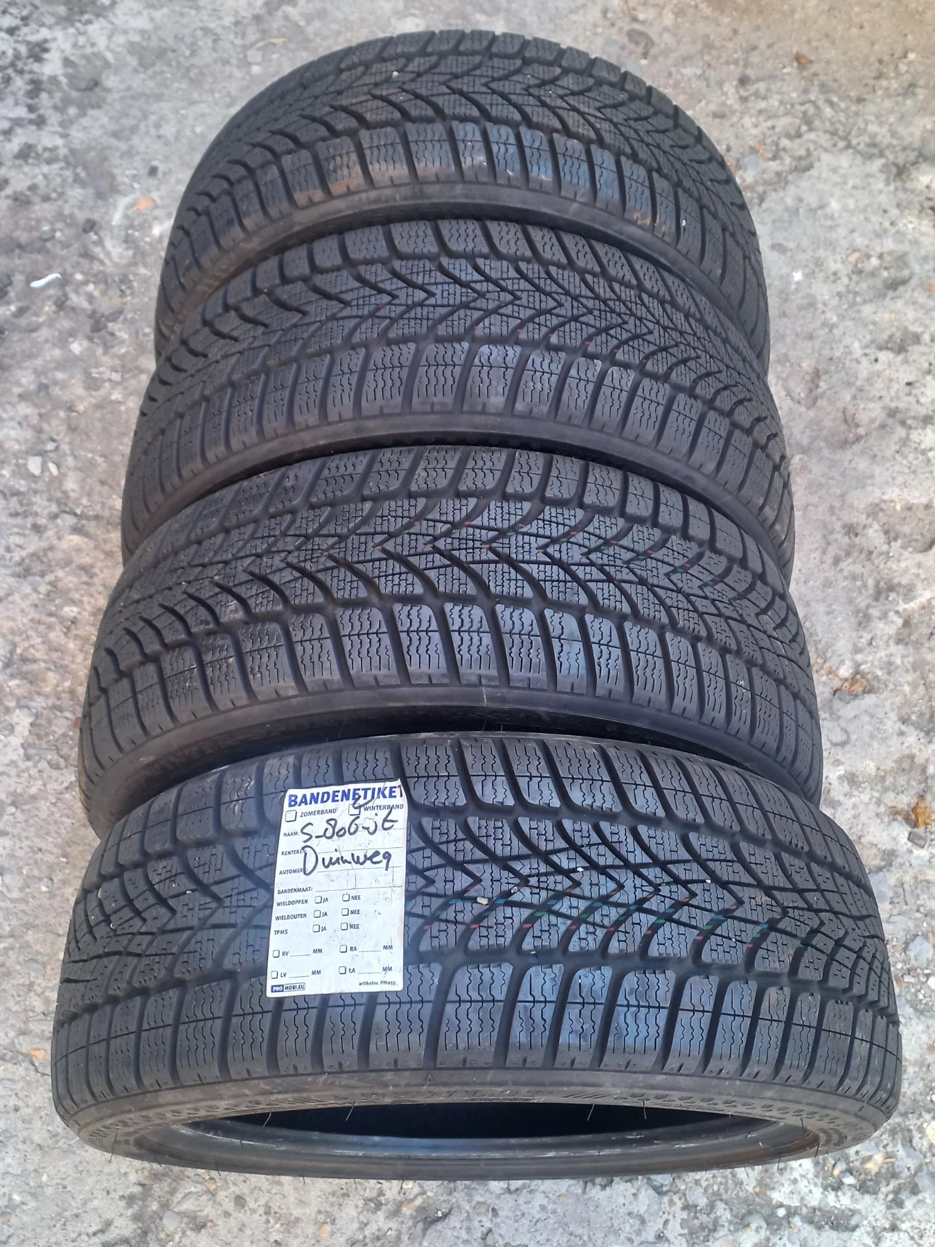 Гуми Зимни 205/45R17, снимка 2 - Гуми и джанти - 56271778