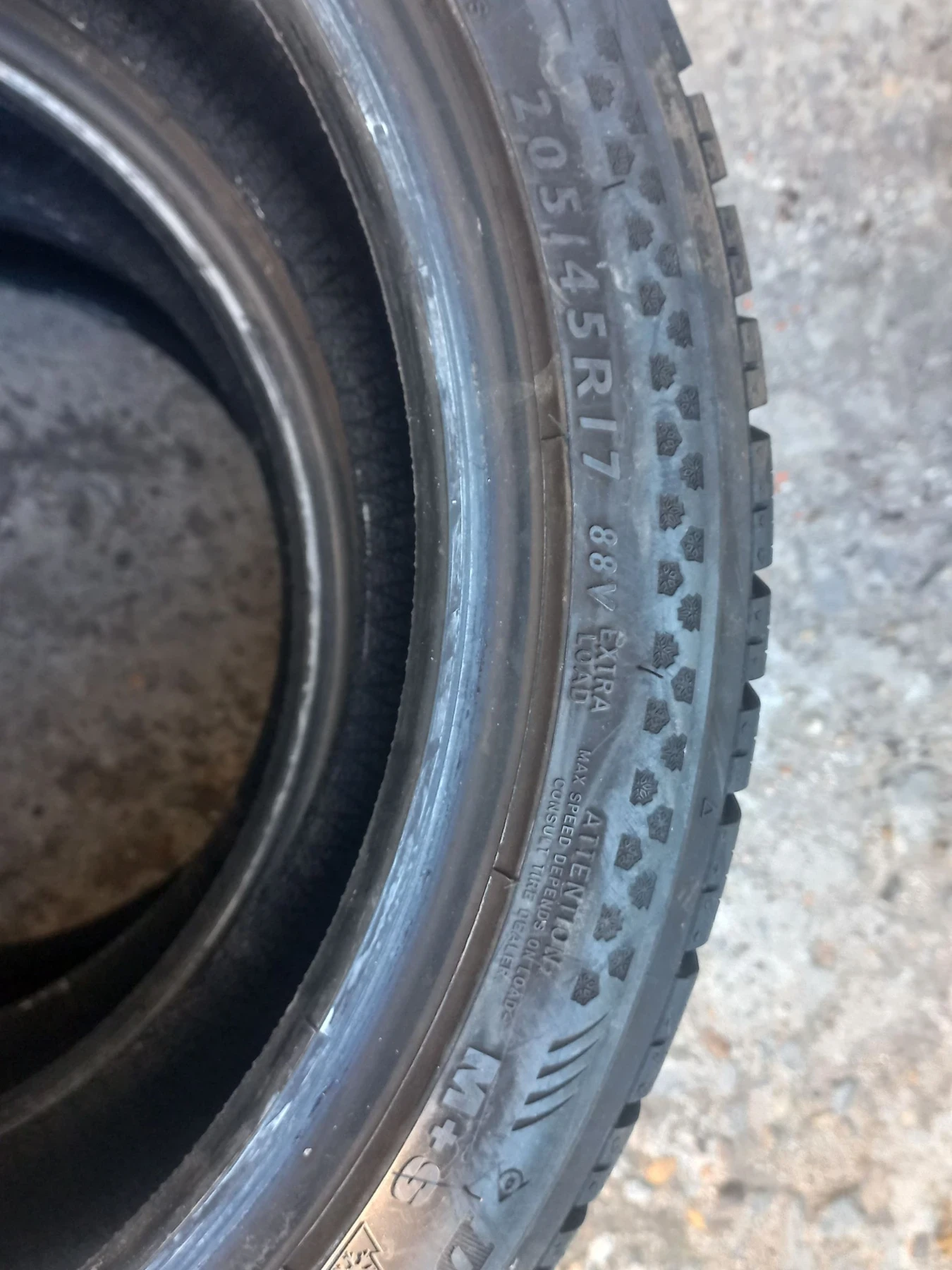 Гуми Зимни 205/45R17, снимка 10 - Гуми и джанти - 56271778