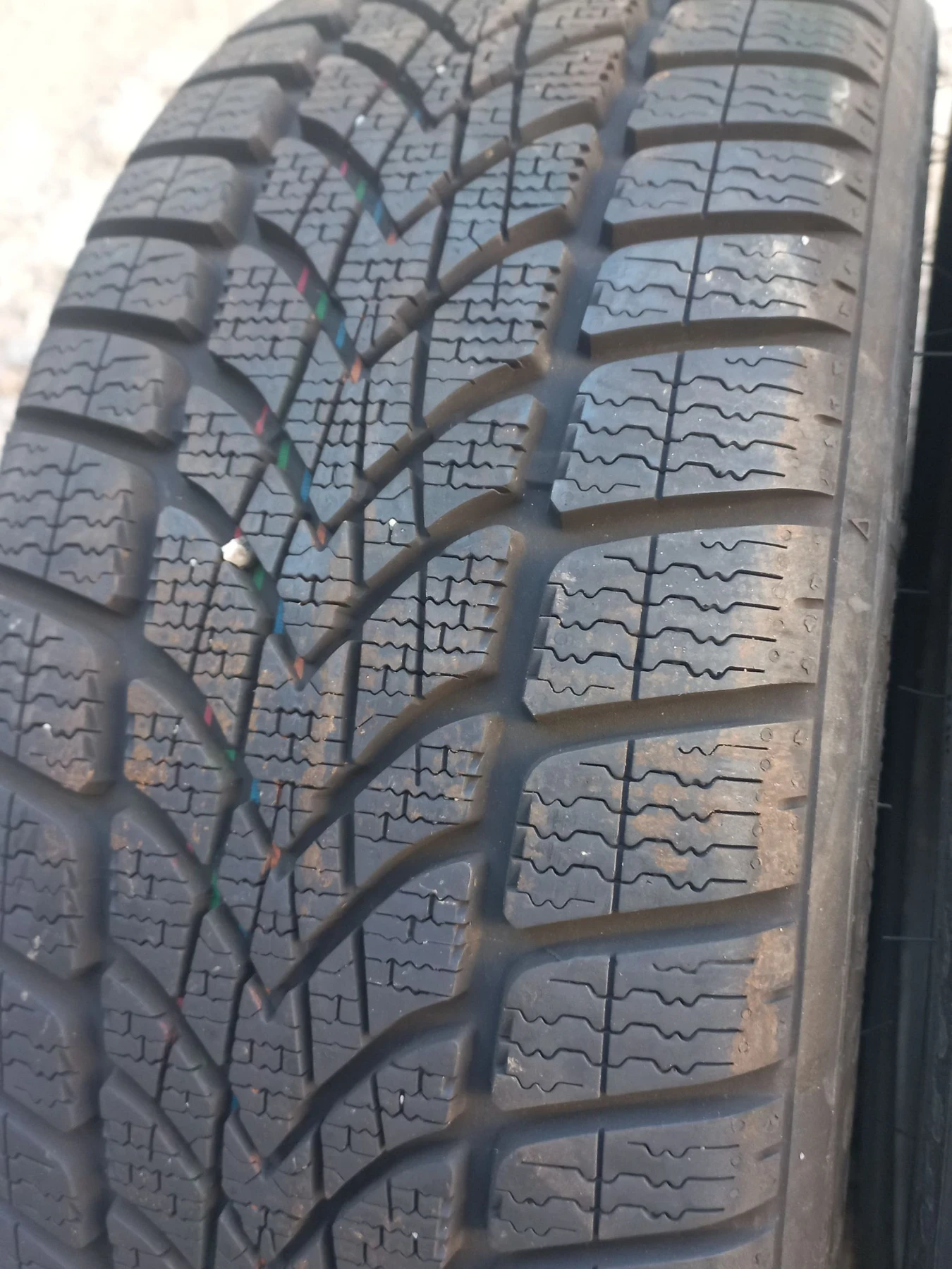 Гуми Зимни 205/45R17, снимка 5 - Гуми и джанти - 56271778