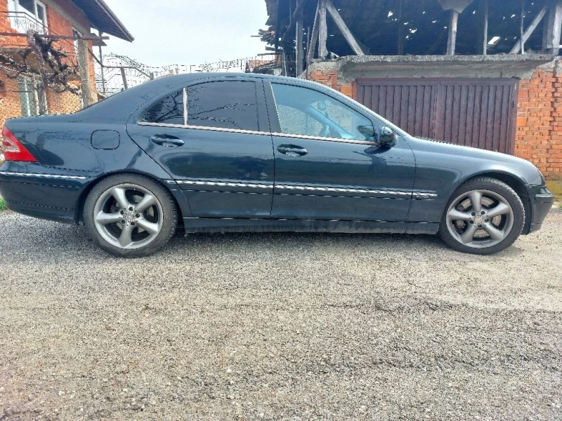 Mercedes-Benz C 220 Avangarde, снимка 6 - Автомобили и джипове - 47663201