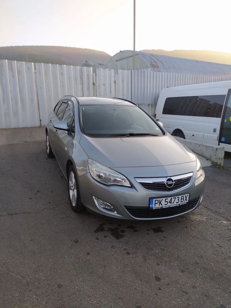 Opel Astra 1.4 Турбо Фабрична газ, снимка 1 - Автомобили и джипове - 47396156