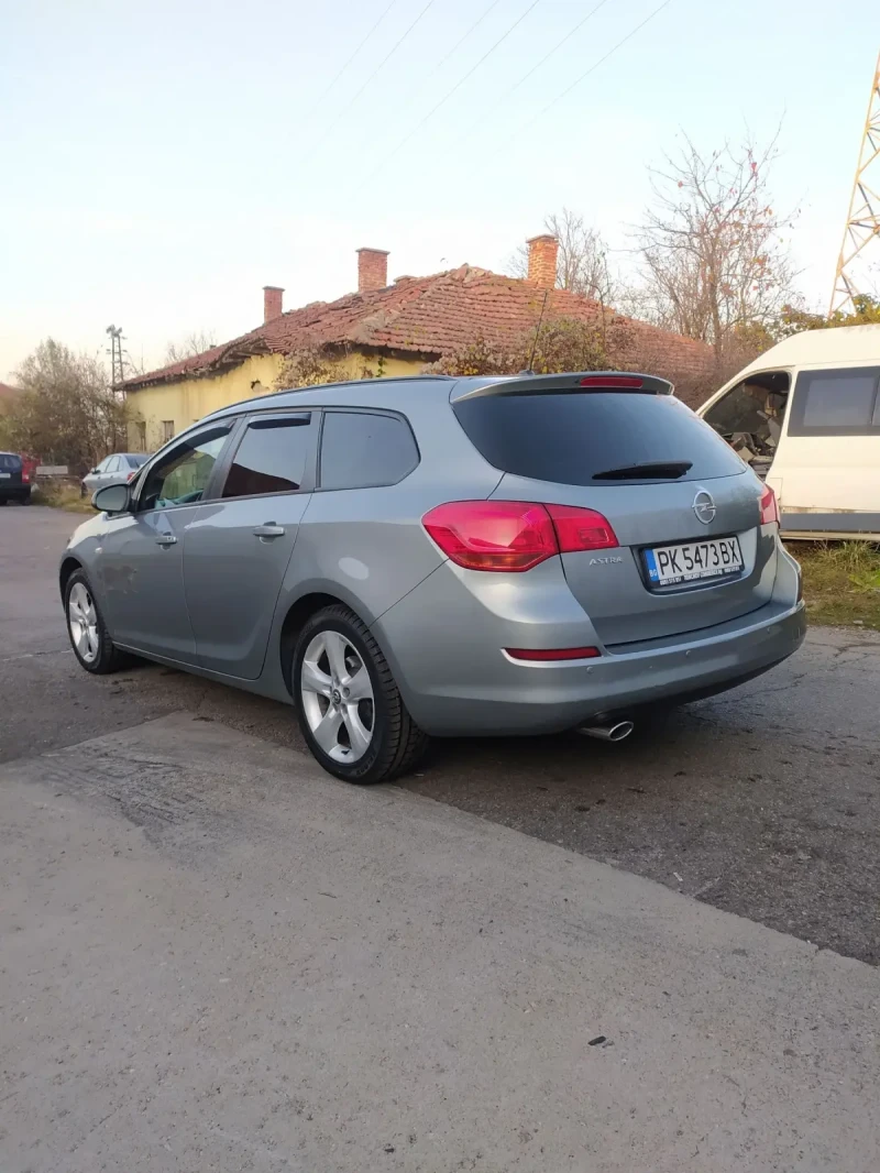 Opel Astra 1.4 Турбо Фабрична газ, снимка 2 - Автомобили и джипове - 47396156