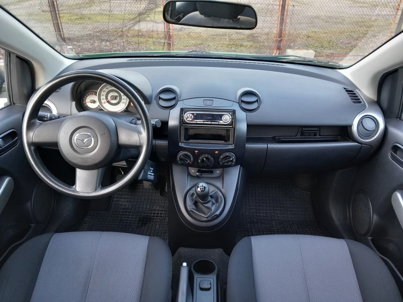 Mazda 2 1.4i климатик, снимка 9 - Автомобили и джипове - 48633322