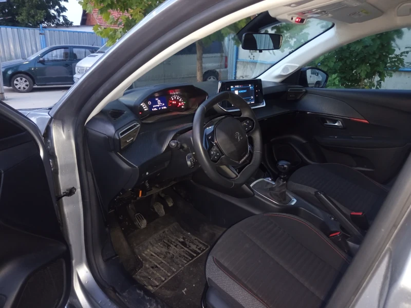 Peugeot 208, снимка 12 - Автомобили и джипове - 52300430