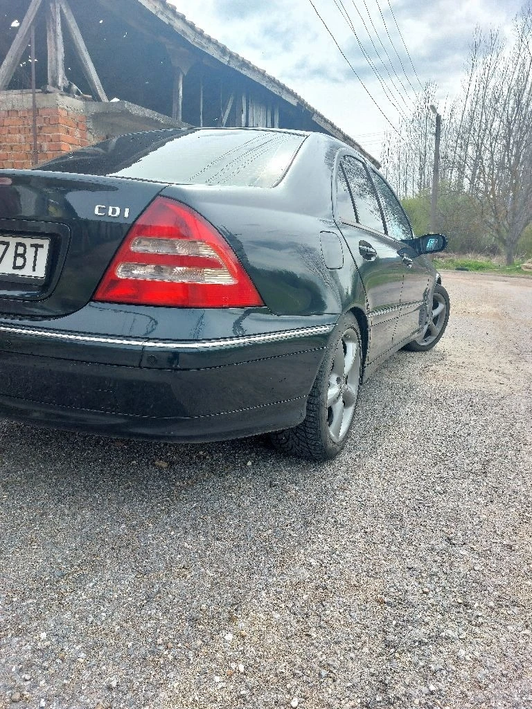 Mercedes-Benz C 220 Avangarde, снимка 5 - Автомобили и джипове - 47663201