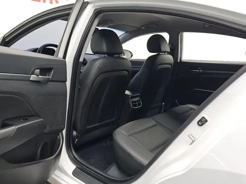 Hyundai Elantra, снимка 11 - Автомобили и джипове - 56719800