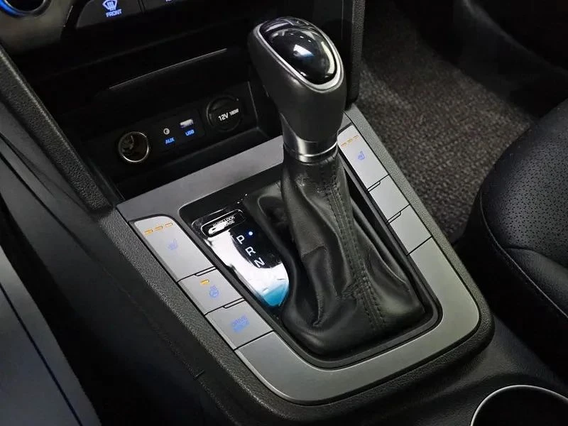 Hyundai Elantra, снимка 9 - Автомобили и джипове - 56719800