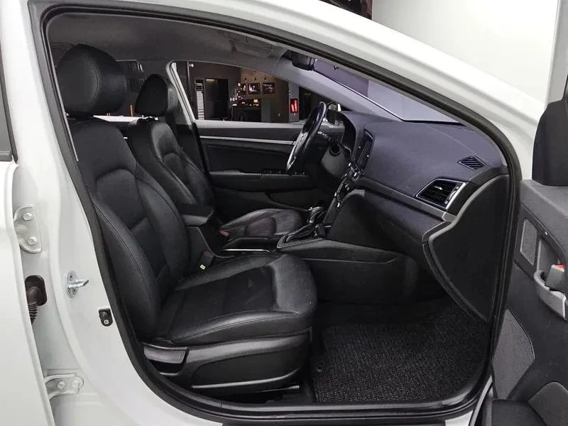 Hyundai Elantra, снимка 12 - Автомобили и джипове - 56719800