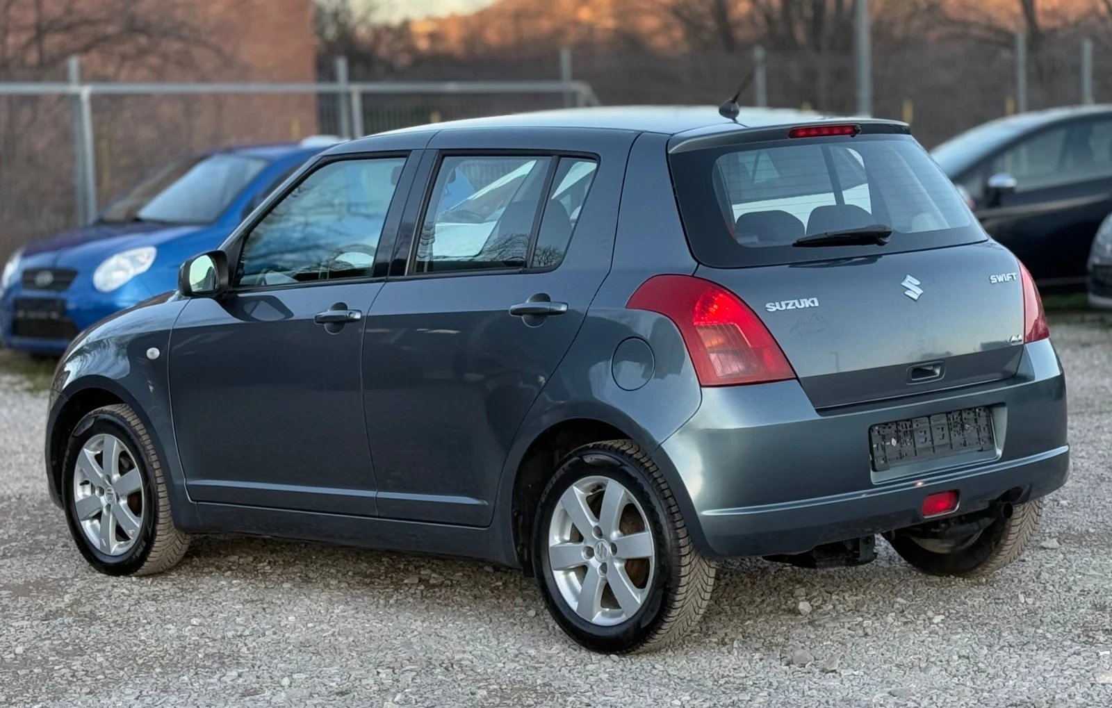 Suzuki Swift 1.3i 90к.с * 4х4* * Климатик*  - изображение 4