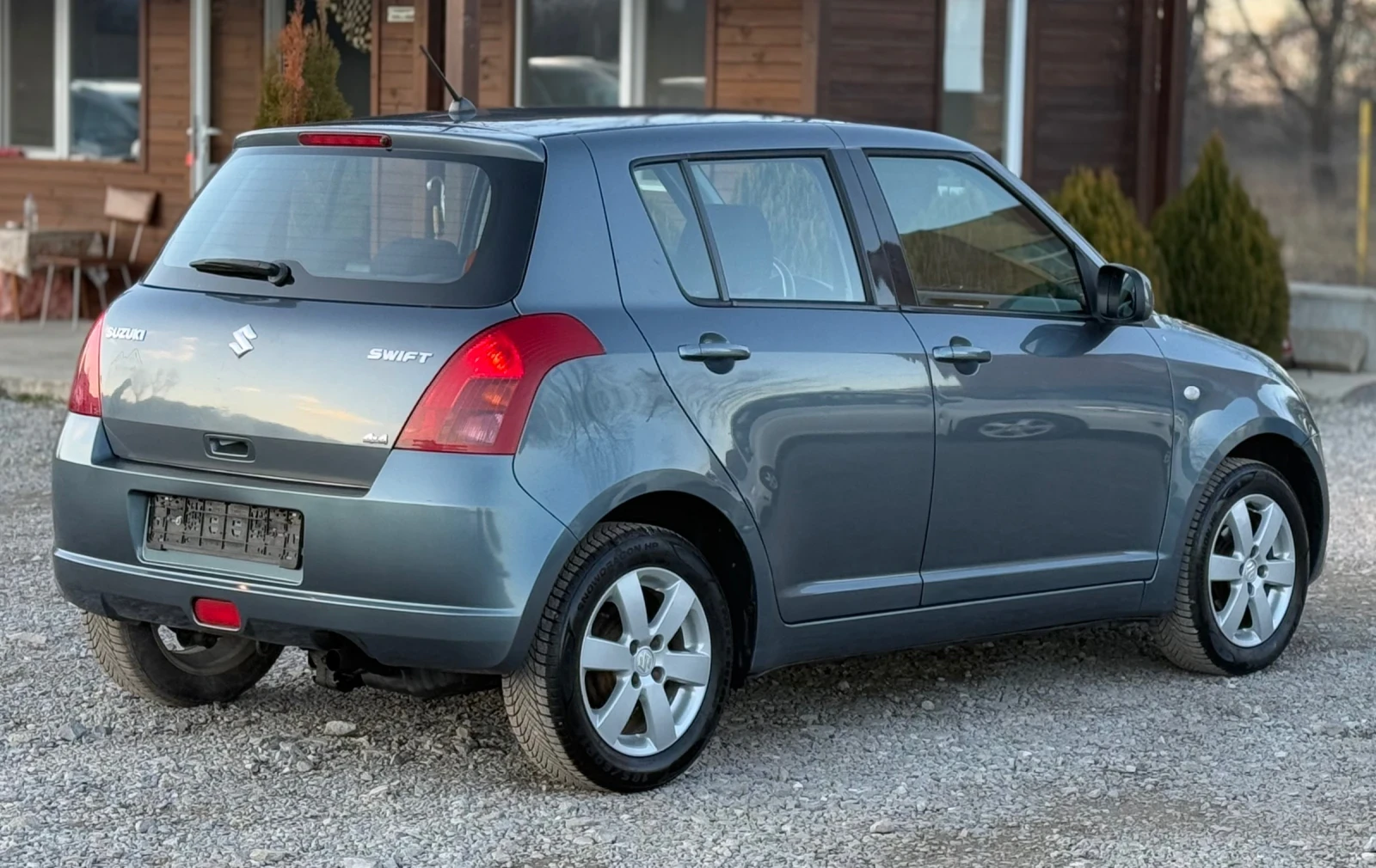 Suzuki Swift 1.3i 90к.с * 4х4* * Климатик*  - изображение 6