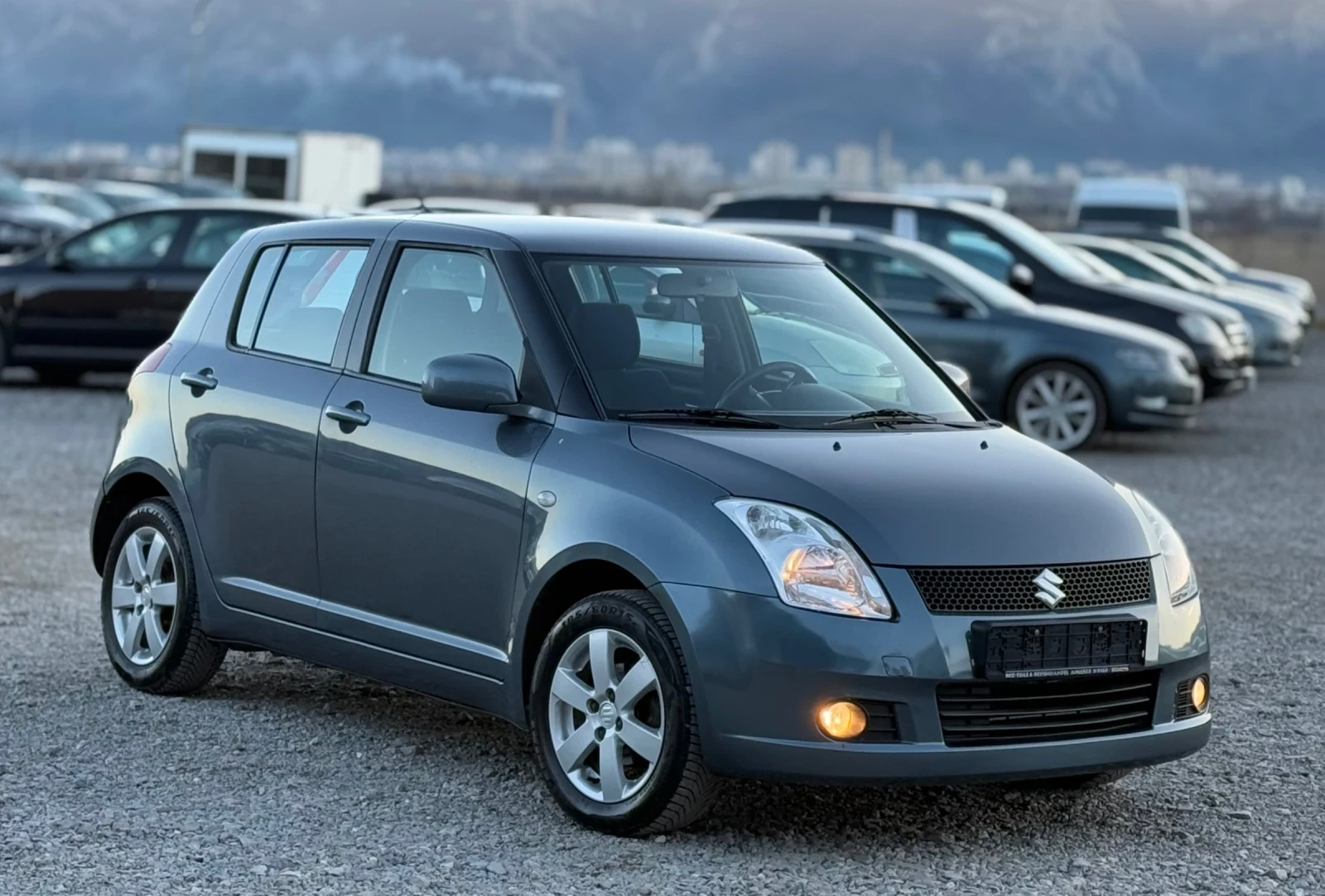 Suzuki Swift 1.3i 90к.с * 4х4* * Климатик*  - изображение 3