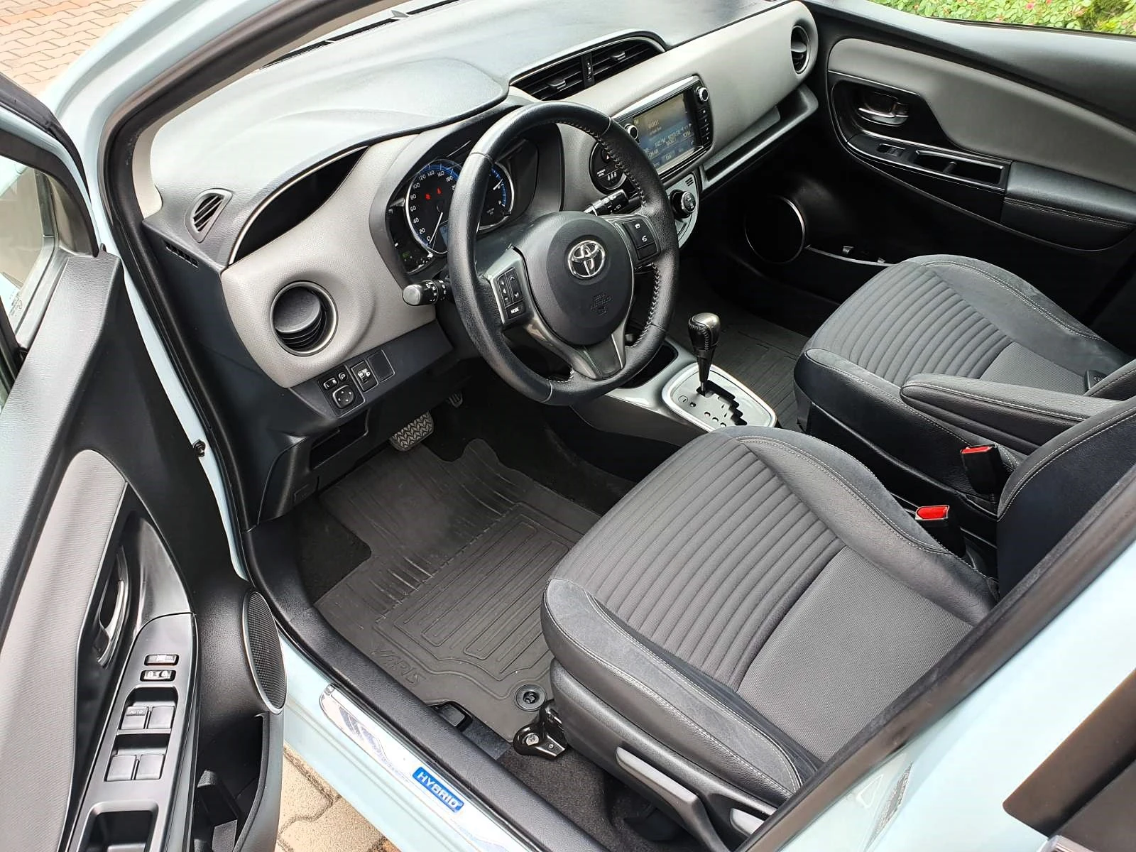 Toyota Yaris 1.5 Hybrid Full* Style - изображение 7