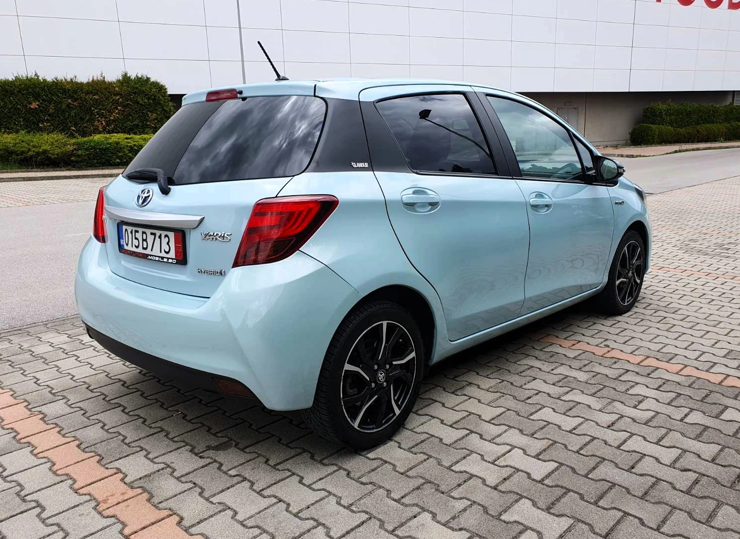 Toyota Yaris 1.5 Hybrid Full* Style - изображение 4