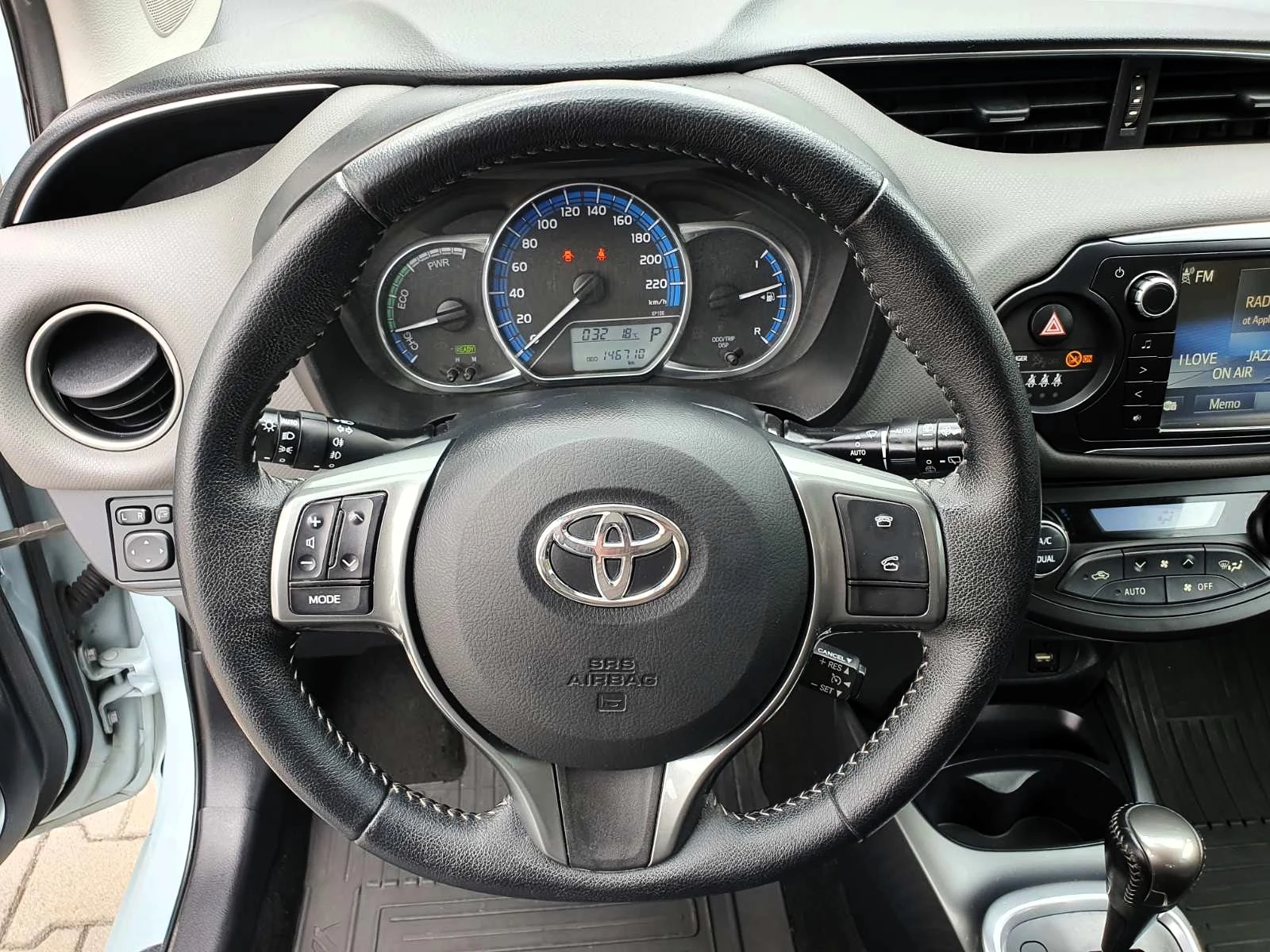 Toyota Yaris 1.5 Hybrid Full* Style - изображение 8