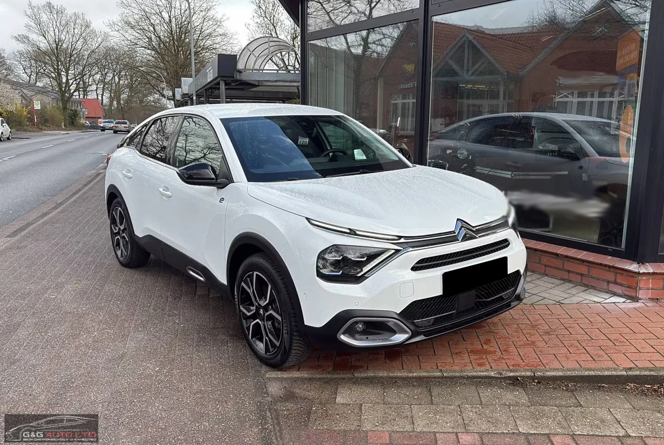 Citroen C4 e-MAX/136HP/CAM/HUD/H.PUMP/CPLAY/ACC/KLESS/138q, снимка 4 - Автомобили и джипове - 54126369