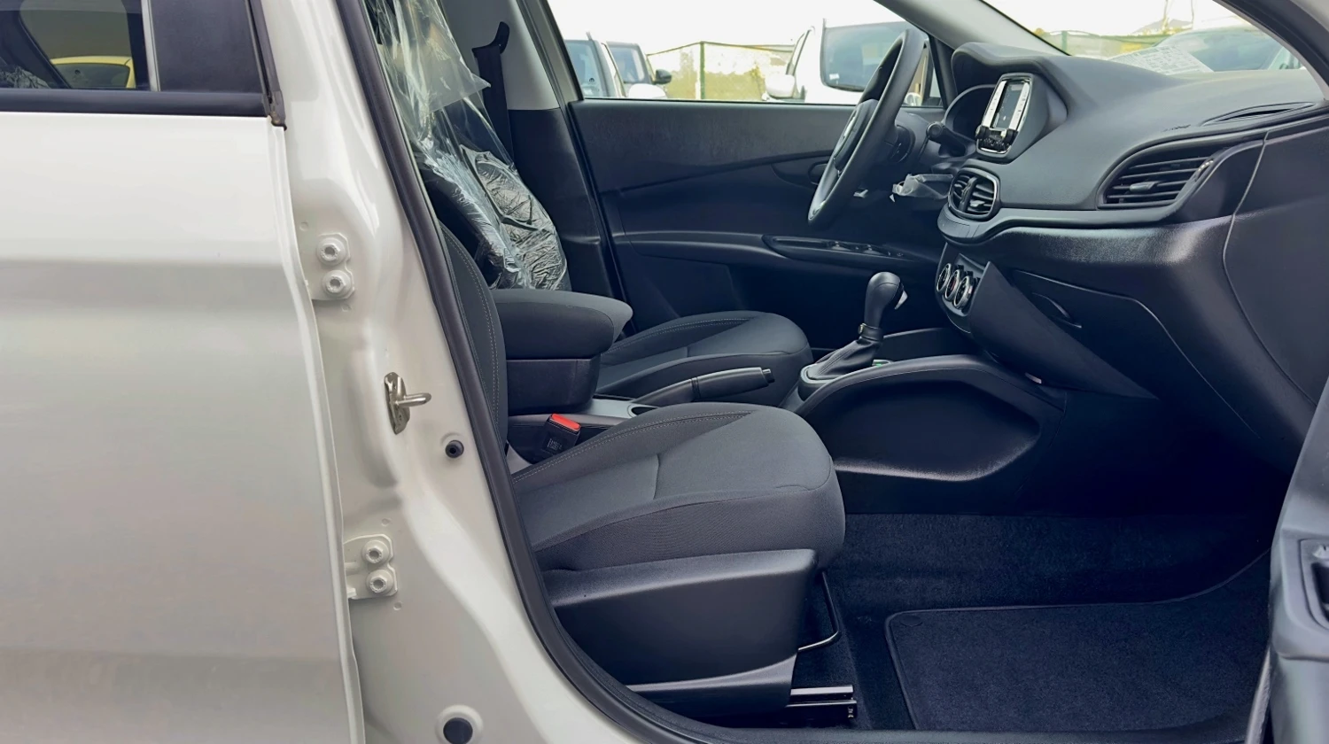 Fiat Tipo 1.6i Automatic Нов-3бр., снимка 12 - Автомобили и джипове - 54575635