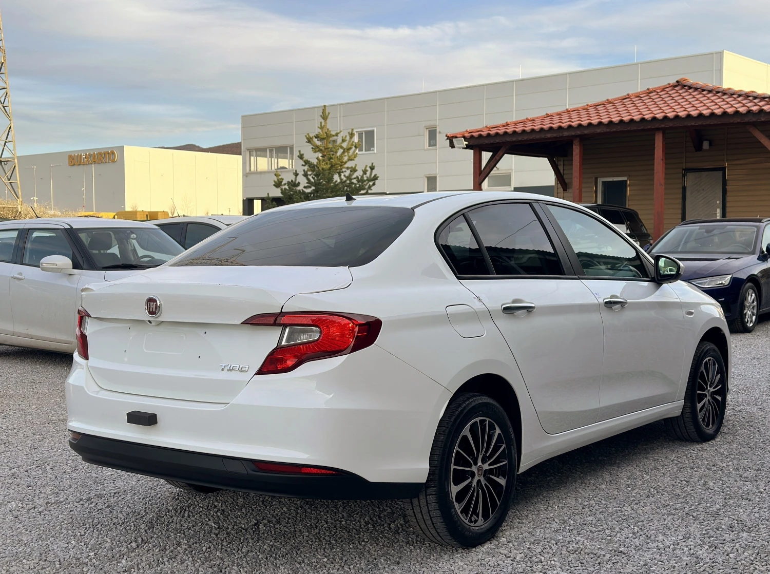 Fiat Tipo 1.6i Automatic Нов-3бр., снимка 2 - Автомобили и джипове - 54575635