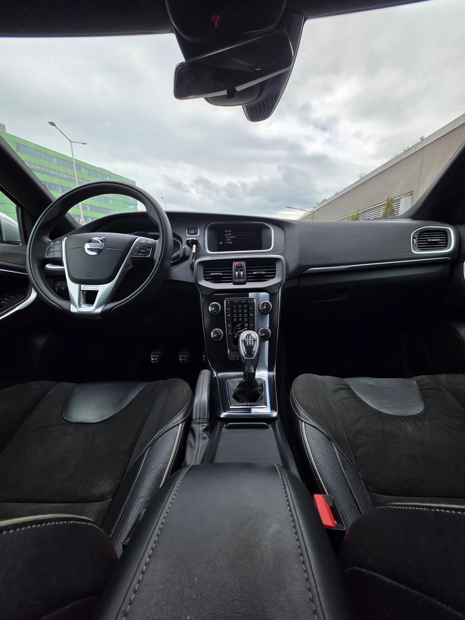 Volvo V40 R-Design-1.6 D2-115hp., снимка 17 - Автомобили и джипове - 54583524