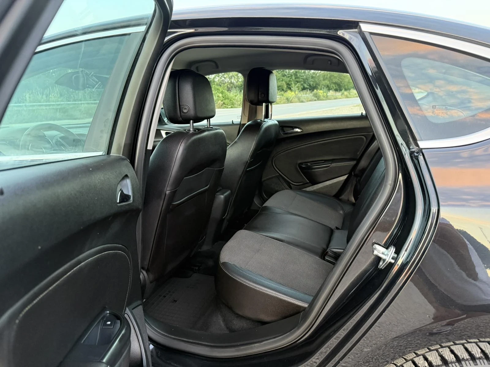 Opel Astra 1.7 CDTI СЕДАН ЕВРО 5, снимка 12 - Автомобили и джипове - 54963095