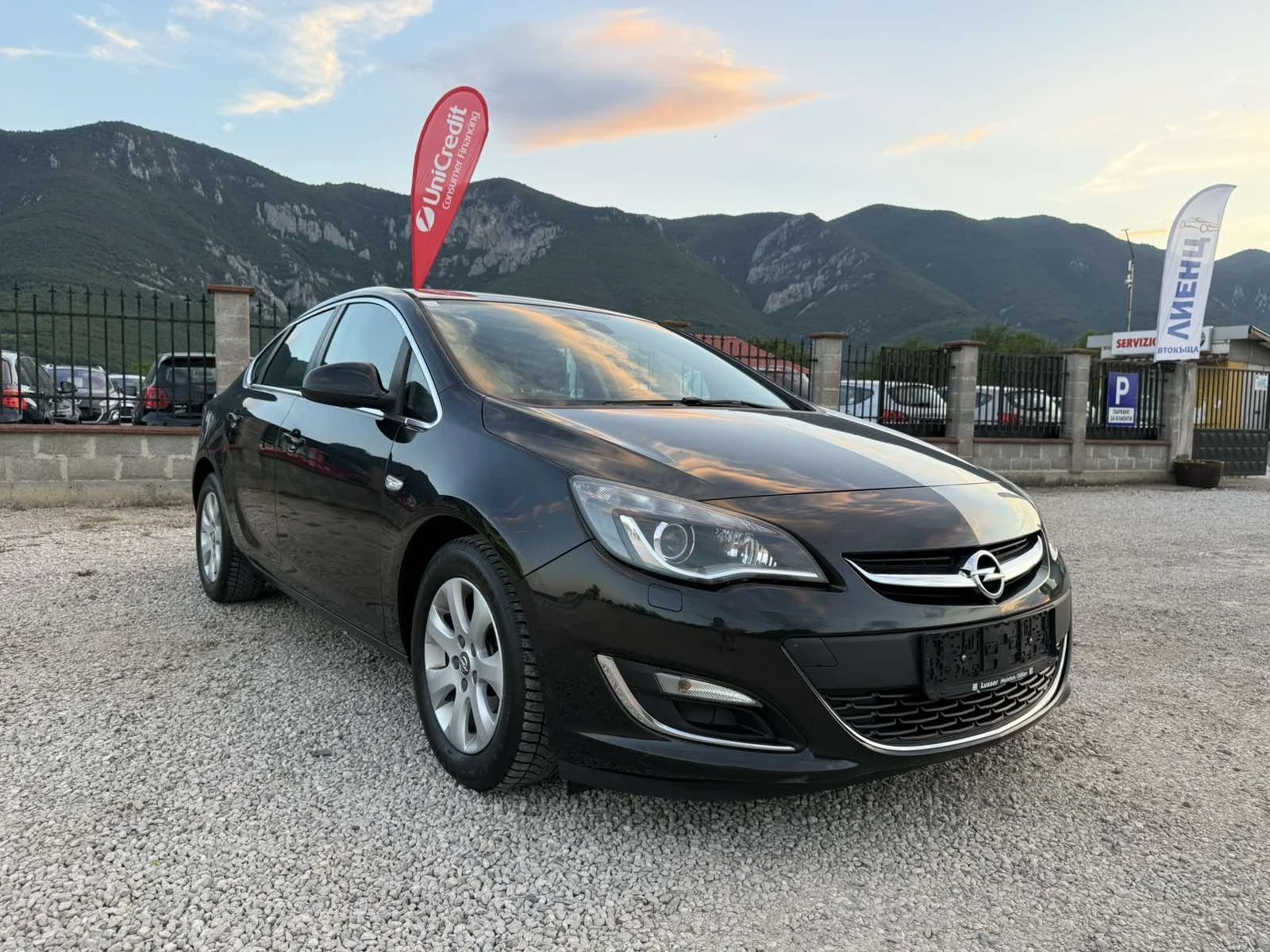 Opel Astra 1.7 CDTI СЕДАН ЕВРО 5, снимка 4 - Автомобили и джипове - 54963095
