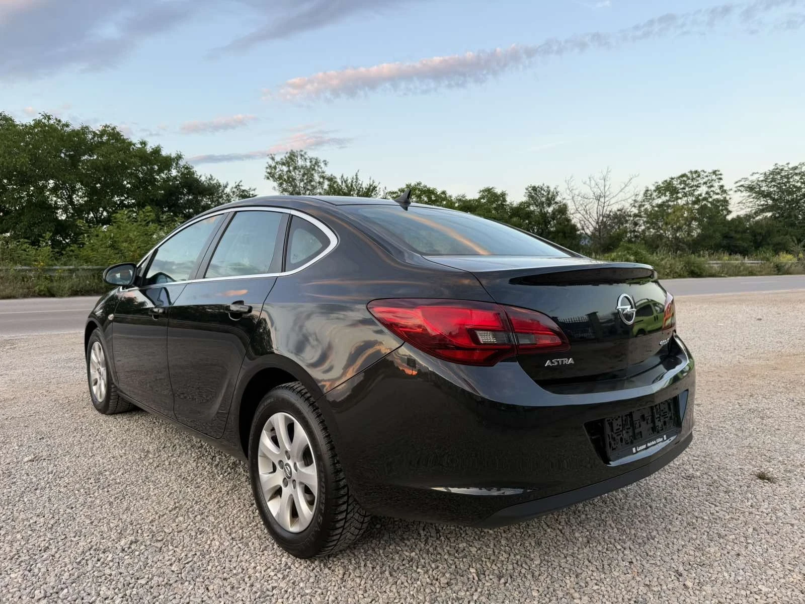Opel Astra 1.7 CDTI СЕДАН ЕВРО 5, снимка 9 - Автомобили и джипове - 54963095
