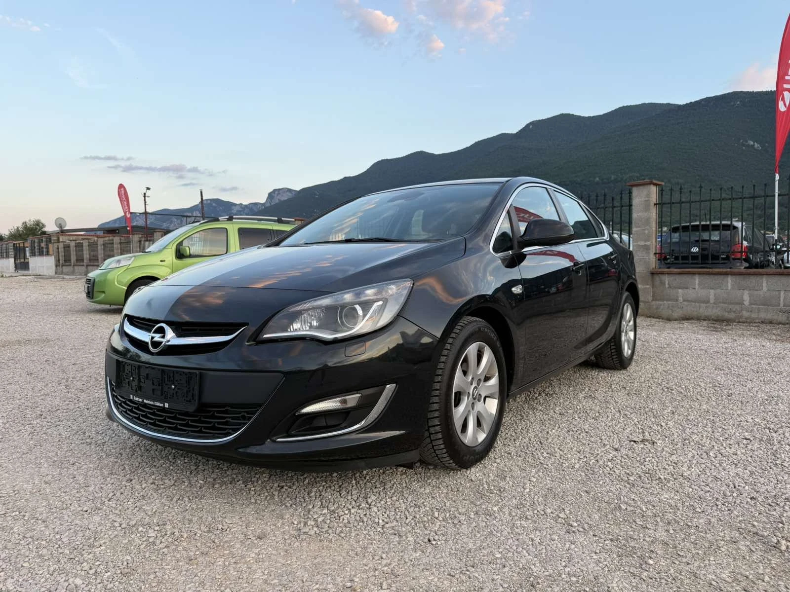 Opel Astra 1.7 CDTI СЕДАН ЕВРО 5, снимка 2 - Автомобили и джипове - 54963095