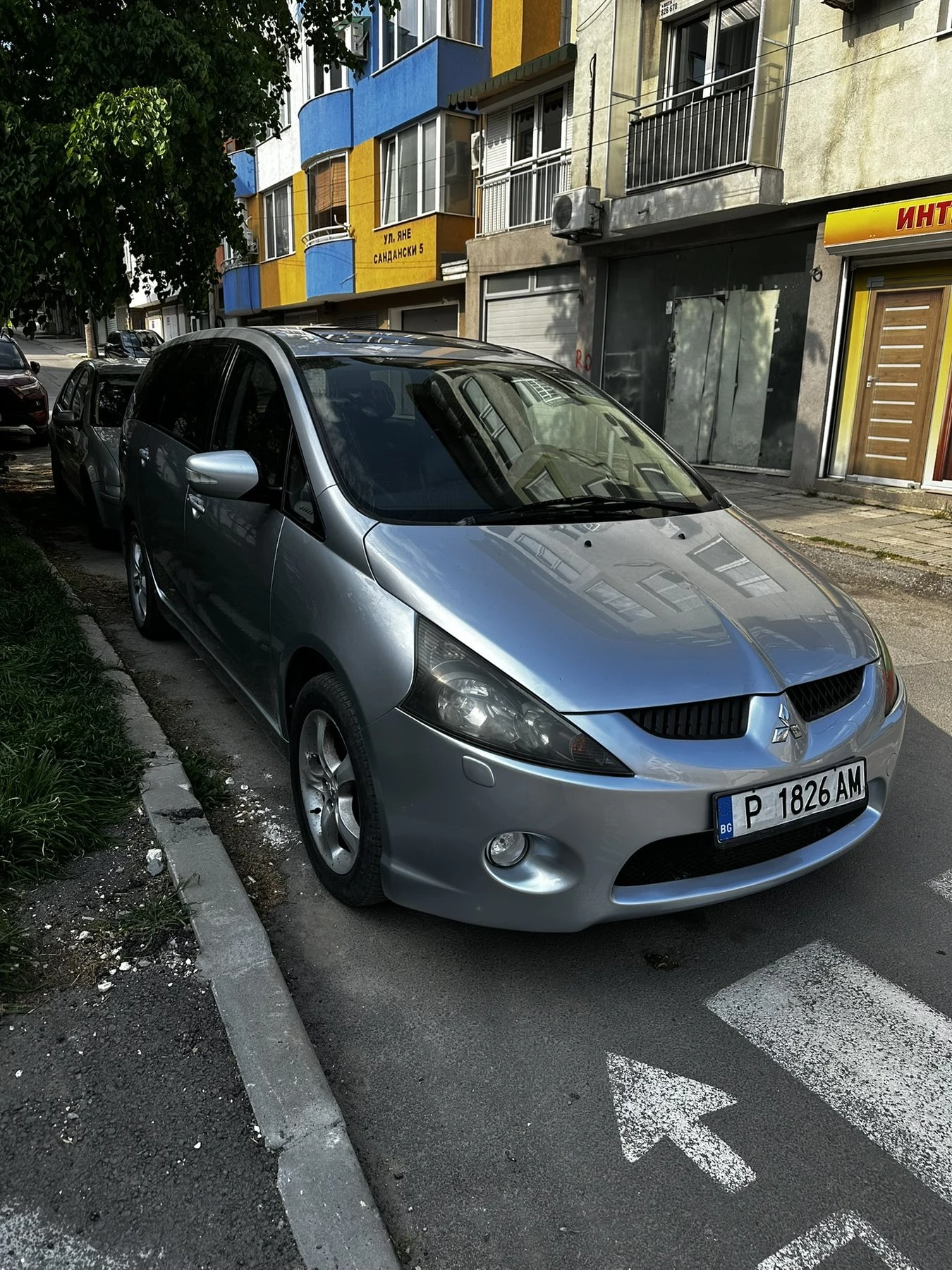 Mitsubishi Grandis Instyle 2.0d, снимка 2 - Автомобили и джипове - 56211160