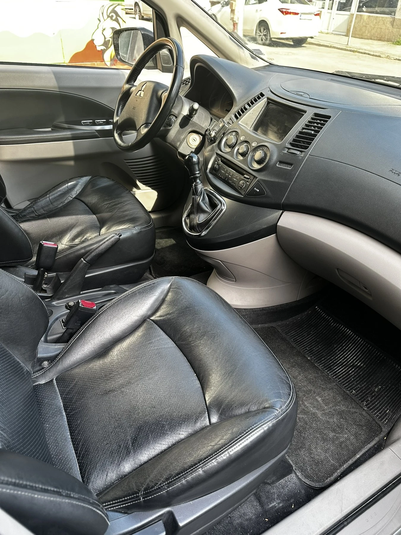 Mitsubishi Grandis Instyle 2.0d, снимка 10 - Автомобили и джипове - 56211160
