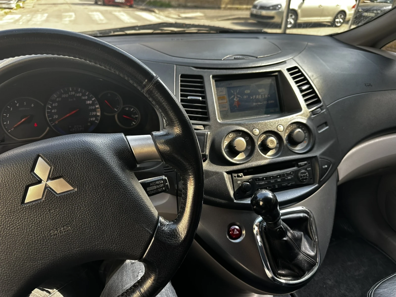 Mitsubishi Grandis Instyle 2.0d, снимка 8 - Автомобили и джипове - 56211160