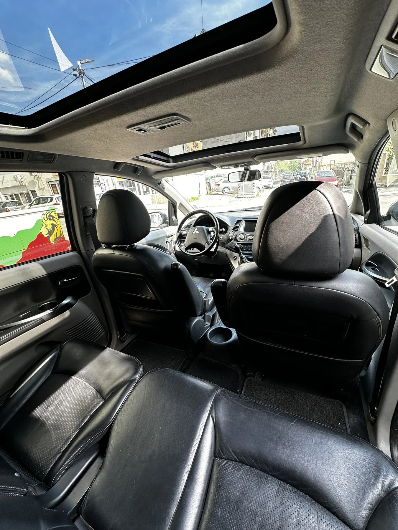 Mitsubishi Grandis Instyle 2.0d, снимка 13 - Автомобили и джипове - 56211160