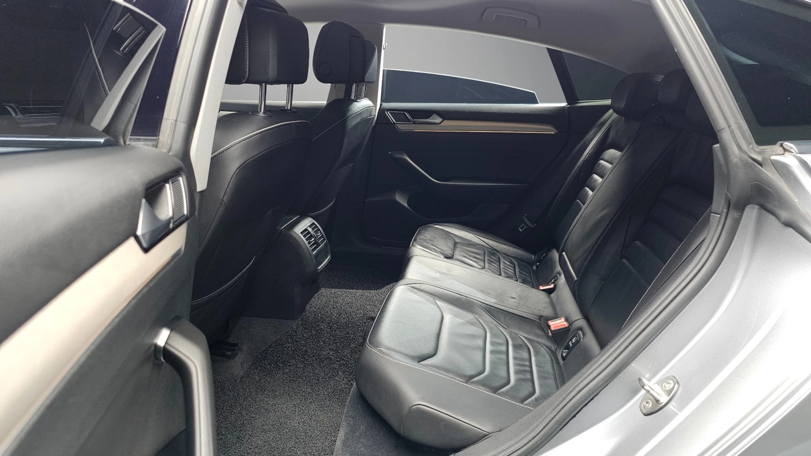 VW Arteon 2.0 TDI Premium , снимка 10 - Автомобили и джипове - 56305106