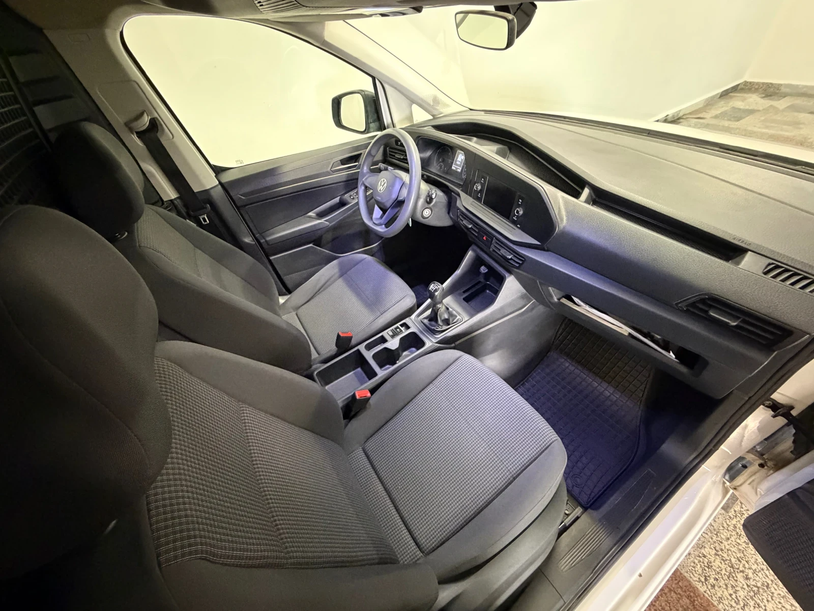 VW Caddy 2.0 TDI товарен 2023г, снимка 9 - Автомобили и джипове - 56324167