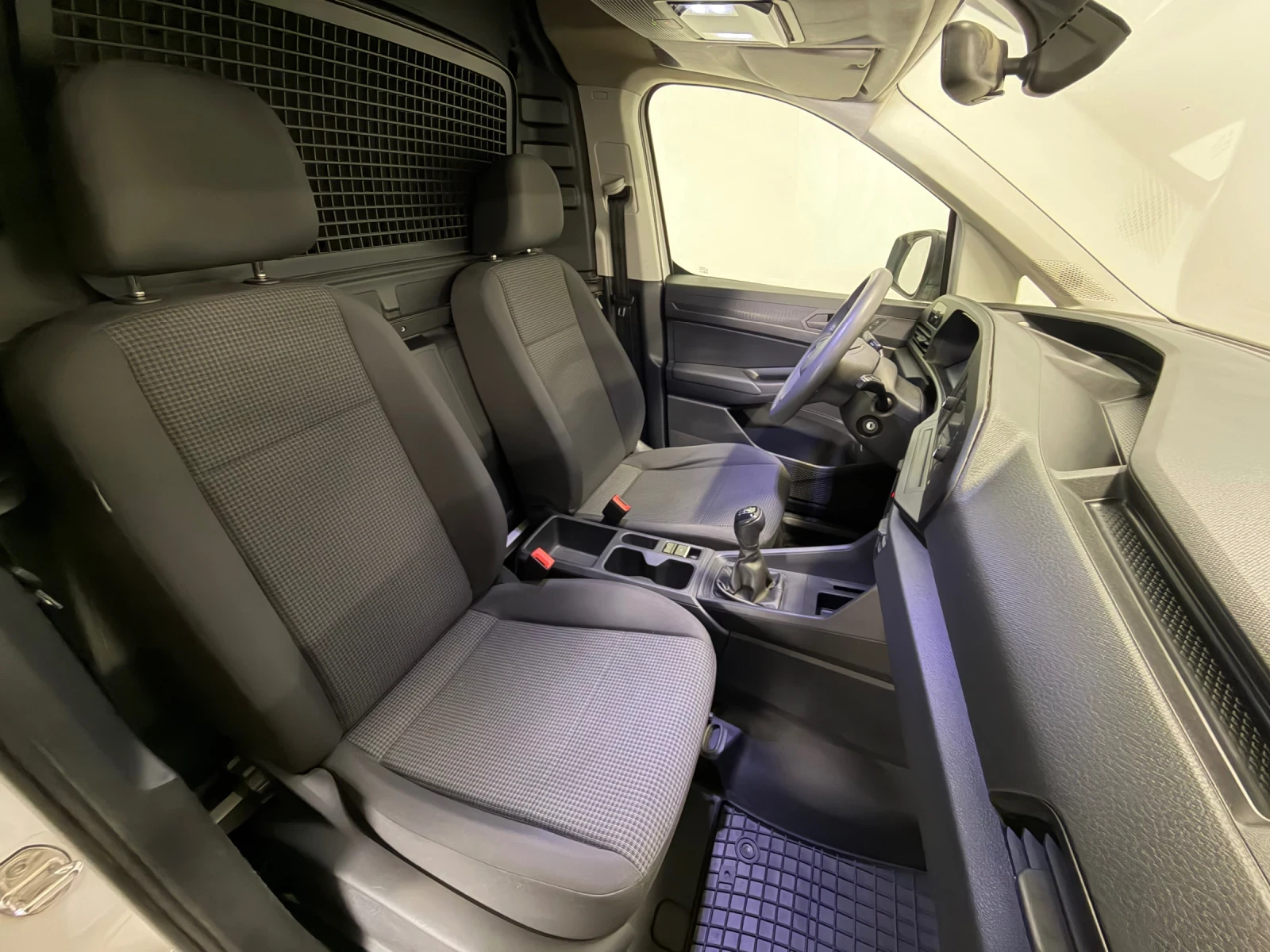 VW Caddy 2.0 TDI товарен 2023г, снимка 10 - Автомобили и джипове - 56324167