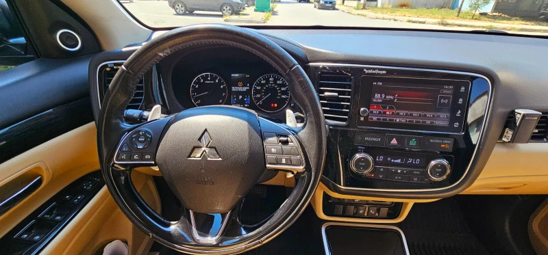 Mitsubishi Outlander 3.0 V6 GT БЕНЗИН, снимка 8 - Автомобили и джипове - 47460403