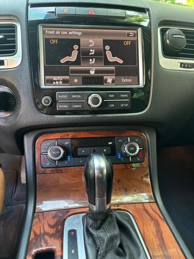 VW Touareg, снимка 9 - Автомобили и джипове - 52004809