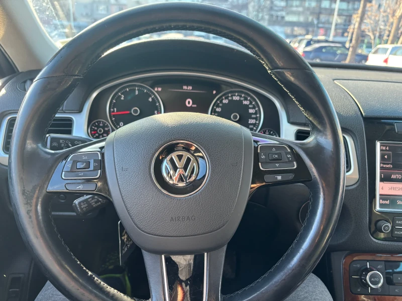 VW Touareg, снимка 8 - Автомобили и джипове - 52004809