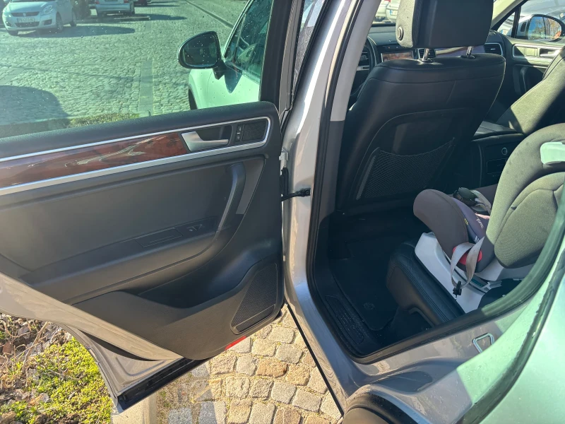 VW Touareg, снимка 6 - Автомобили и джипове - 52004809