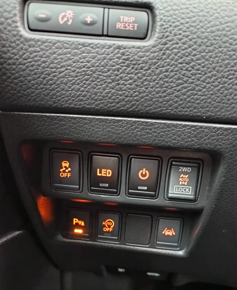 Nissan Qashqai 1.6 dCi Tekna 4x4 131hp, снимка 3 - Автомобили и джипове - 52658035