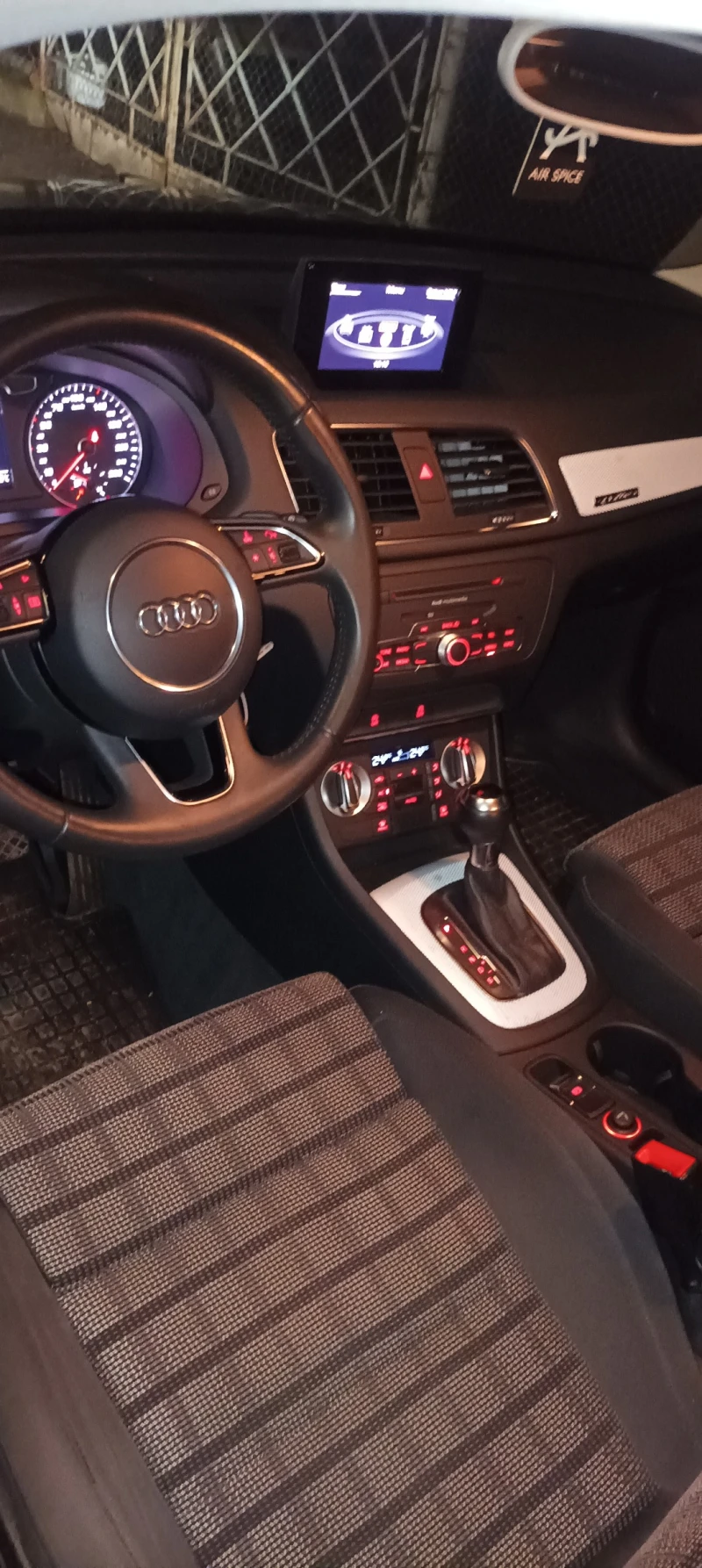 Audi Q3, снимка 2 - Автомобили и джипове - 52724293